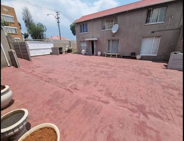 22 BEDROOM HOUSE FOR SALE IN TURFFONTEIN
